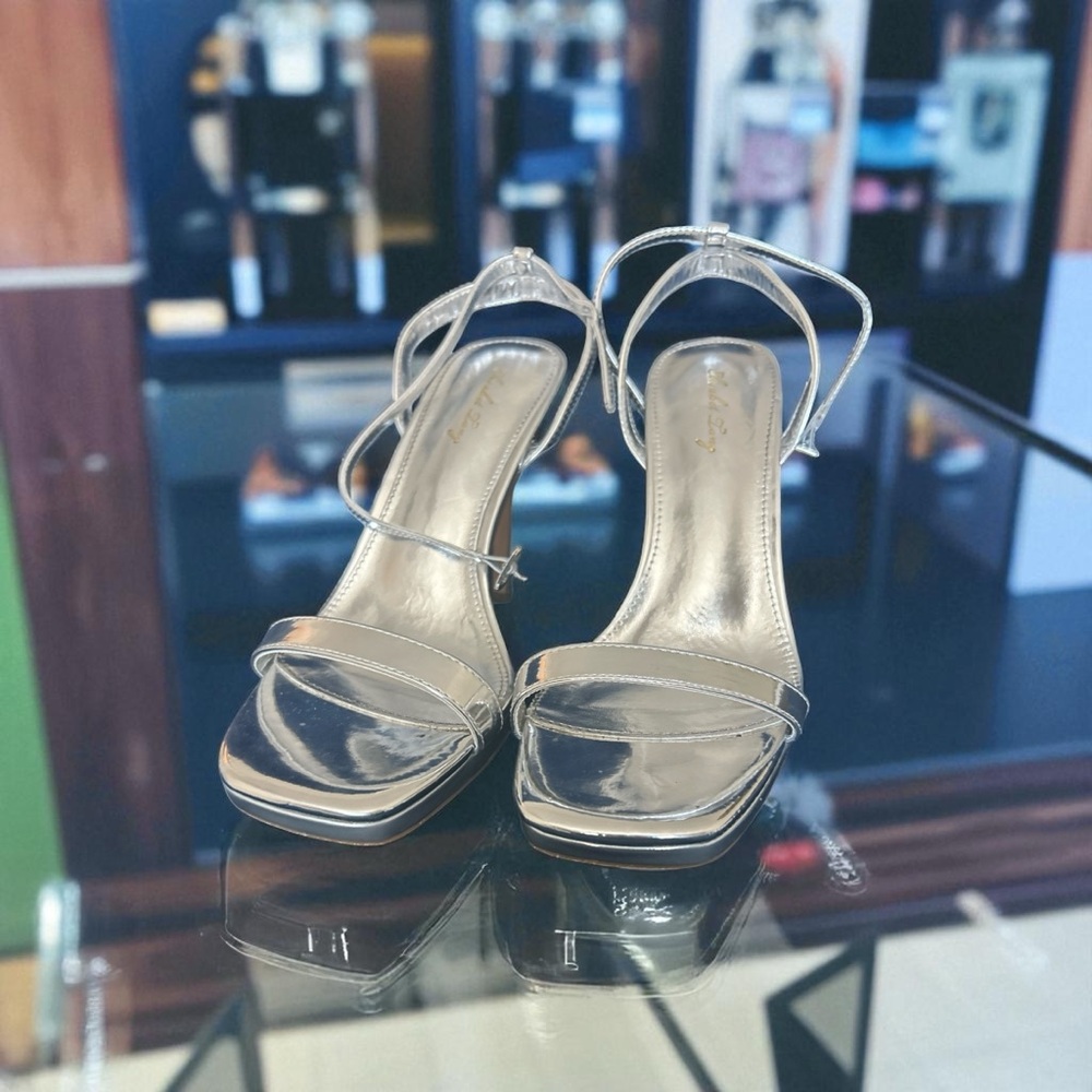 Elizabet Tang Silver Metallic Open-Toe Strappy Heels (Size 8)